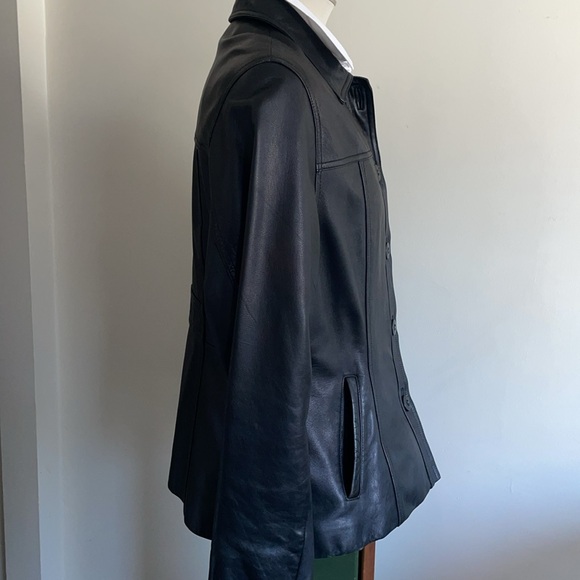 Vintage Wilson’s Leather Jacket. Size Large. Button down. Front pockets. Lined - Picture 4 of 11